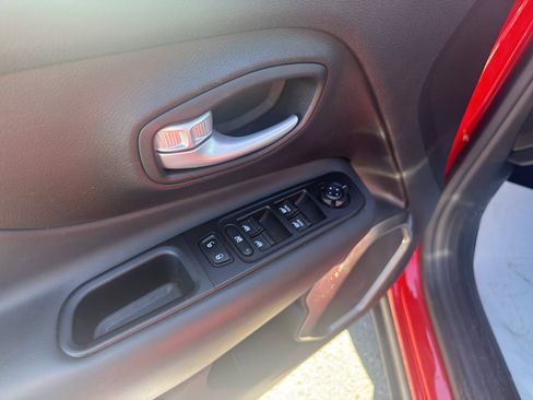 Used 2023 Jeep Renegade Latitude image 9