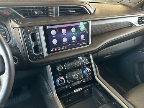 Used 2021 GMC Yukon XL Denali w/ Denali Premium Package image 25