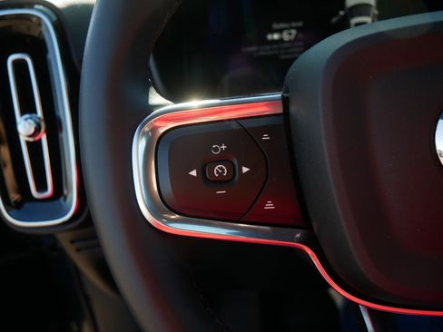 Certified 2022 Volvo XC40 P8 Recharge Ultimate image 26