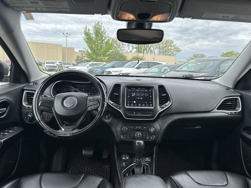 Used 2019 Jeep Cherokee Trailhawk w/ Comfort/Convenience Group AWD/4WD image 18