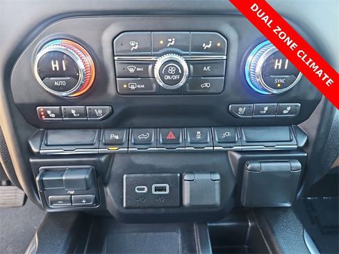 Used 2021 GMC Sierra 2500 SLT w/ SLT Preferred Package image 18