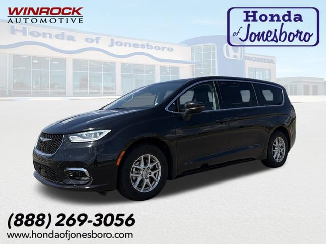 Used 2023 Chrysler Pacifica Touring-L FWD image 1
