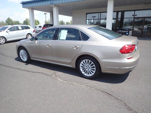 Used 2016 Volkswagen Passat 1.8T SE w/ Lighting Package (P06) FWD image 3