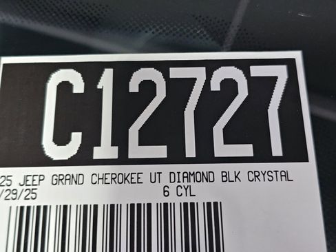 New 2025 Jeep Grand Cherokee L Laredo image 10