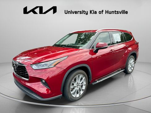Used 2021 Toyota Highlander Limited FWD image 4