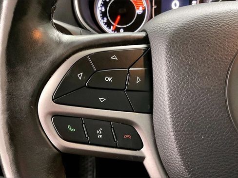 Used 2019 Jeep Cherokee Latitude Plus w/ Comfort/Convenience Group image 11