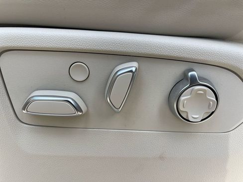 Used 2024 Cadillac Escalade Sport Platinum image 10