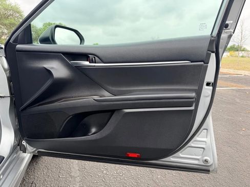 Used 2022 Toyota Camry SE FWD image 29