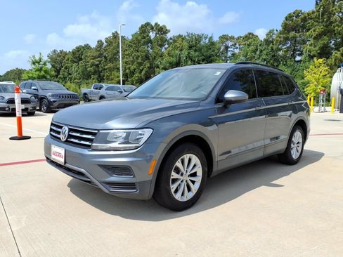 Used 2019 Volkswagen Tiguan S w/ Driver Assistance Package FWD image 2