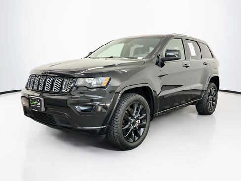 Used 2022 Jeep Grand Cherokee Laredo X AWD/4WD image 3