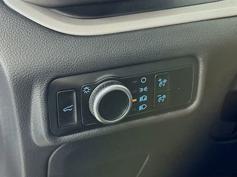Used 2023 Ford Explorer XLT AWD/4WD image 23