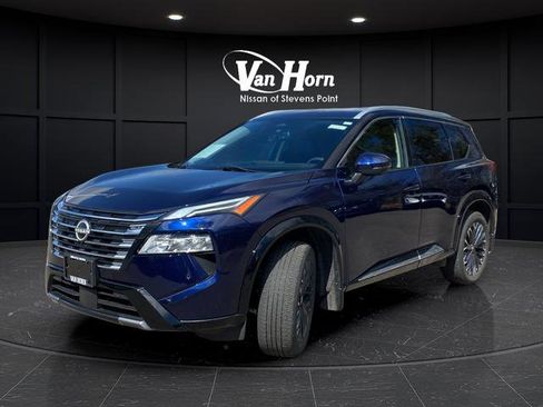 Used 2024 Nissan Rogue Platinum image 3