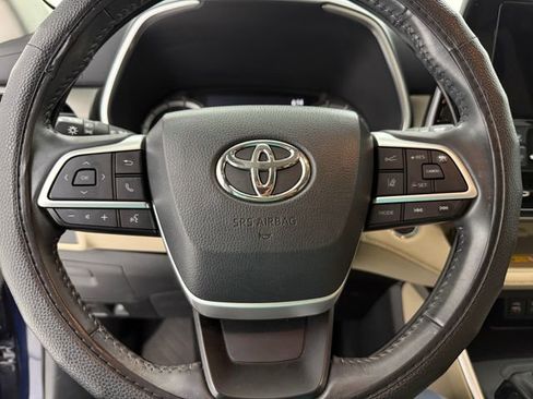 Used 2023 Toyota Highlander XLE FWD image 9