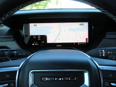 Used 2025 GMC Acadia Denali FWD image 25