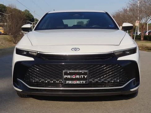 Used 2023 Toyota Crown XLE image 5