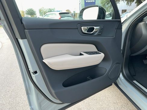 New 2026 Volvo XC60 B5 Core image 9