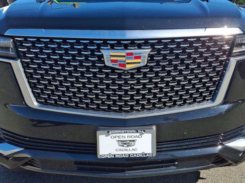 Used 2024 Cadillac Escalade ESV Premium Luxury AWD/4WD image 9