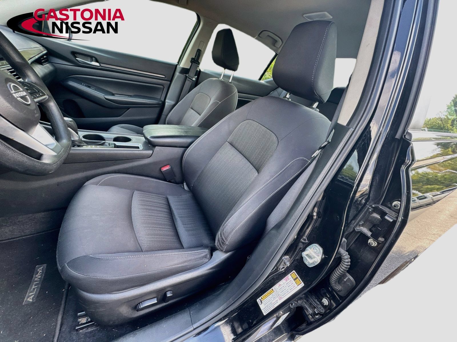Used 2025 Nissan Altima 2.5 SV FWD image 26
