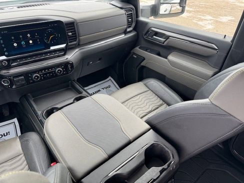 Used 2024 Chevrolet Silverado 2500 ZR2 w/ Technology Package image 20