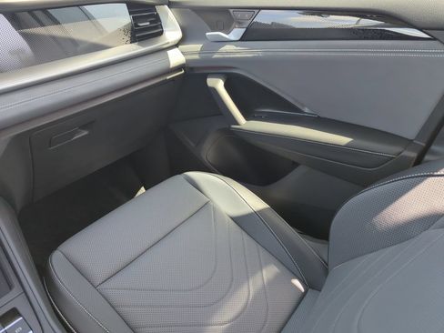 New 2026 Volkswagen Tiguan SE AWD/4WD image 29