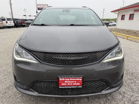 Used 2018 Chrysler Pacifica Limited w/ Advanced Safetytec Group FWD image 8