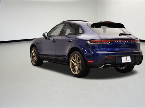 Used 2025 Porsche Macan image 3