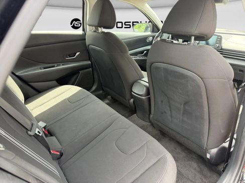 Used 2022 Hyundai Elantra SEL FWD image 31