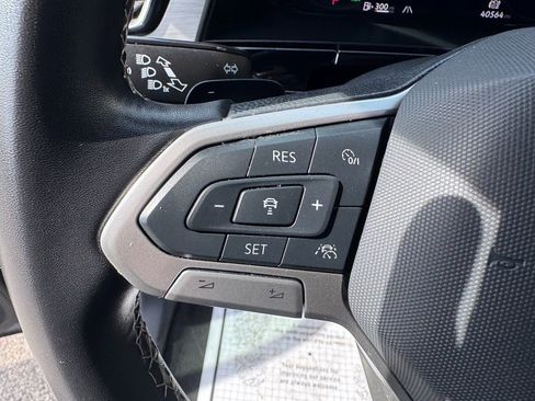 Used 2024 Volkswagen Atlas Cross Sport SE image 18