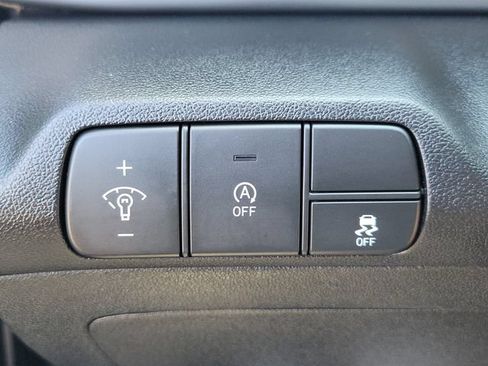 Used 2024 Hyundai Elantra SE FWD image 18