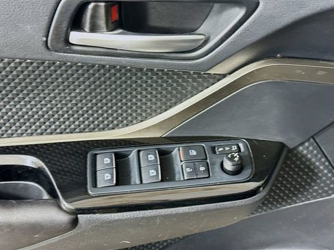 Used 2019 Toyota C-HR XLE FWD image 21