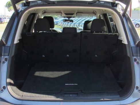 Used 2024 Nissan Rogue SV FWD image 4