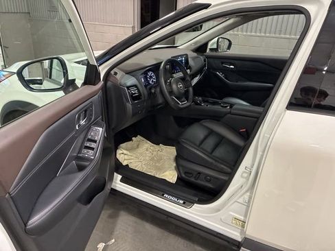 Certified 2023 Nissan Rogue SL w/ SL Premium Package image 9