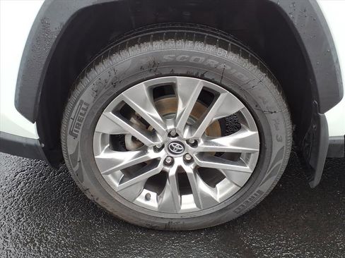 Used 2020 Toyota RAV4 XLE Premium image 7