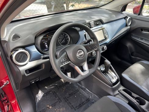 Used 2025 Nissan Versa SV image 31