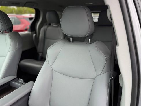 Used 2021 Toyota Sienna XLE w/ XLE Plus Package AWD/4WD image 12