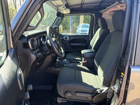 Used 2021 Jeep Wrangler Sport AWD/4WD image 10