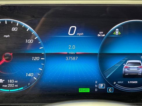 Used 2023 Mercedes-Benz EQB 300 4MATIC image 19