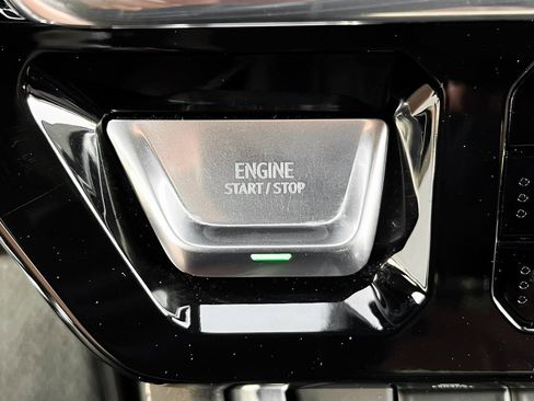 Used 2025 GMC Sierra 2500 Denali Ultimate image 11