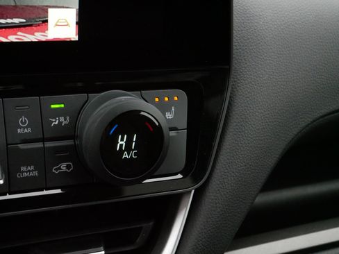 Certified 2024 Toyota Grand Highlander XLE image 29