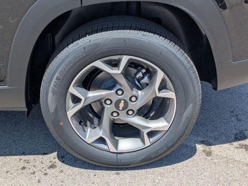 New 2025 Chevrolet Trax LT w/ Driver Confidence Package image 18