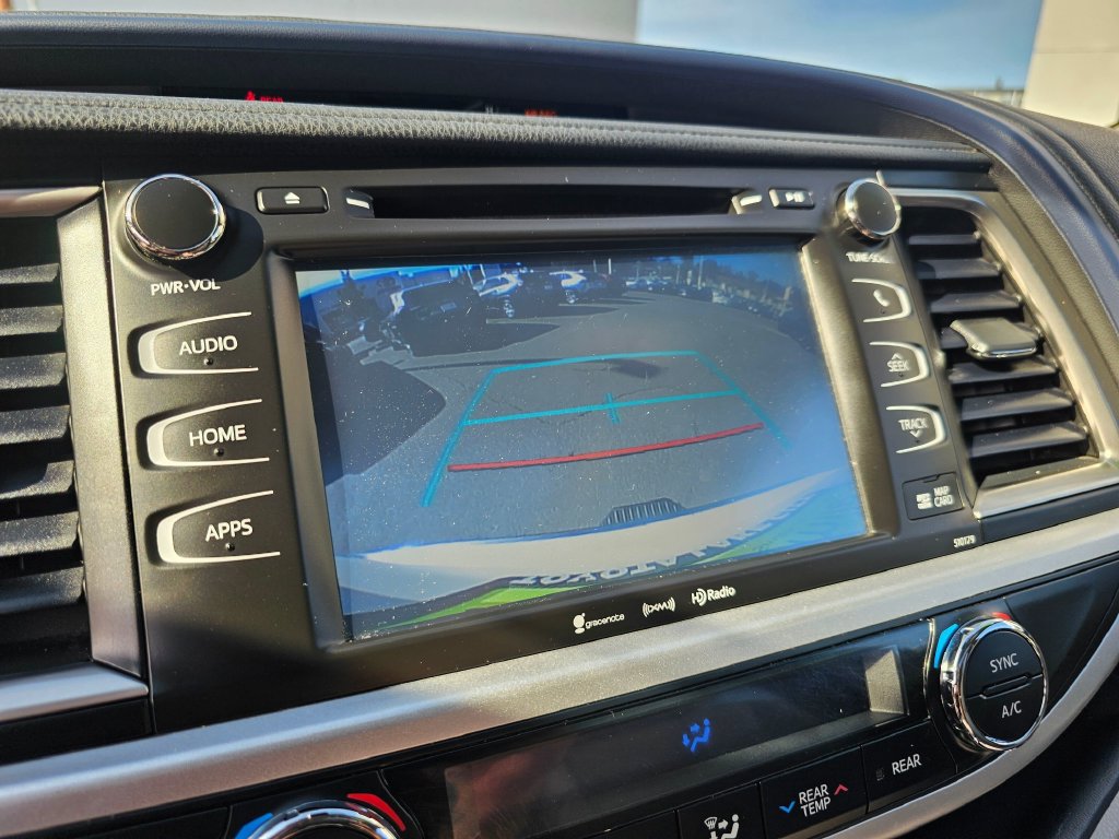Used 2018 Toyota Highlander XLE AWD/4WD image 28