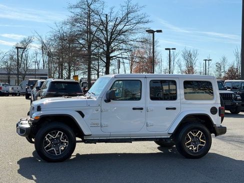 Certified 2024 Jeep Wrangler Sahara image 11