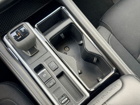 Used 2024 Nissan Pathfinder SV FWD image 27