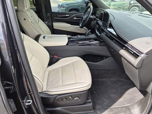 Used 2023 Cadillac Escalade ESV Sport w/ Touring Package image 12