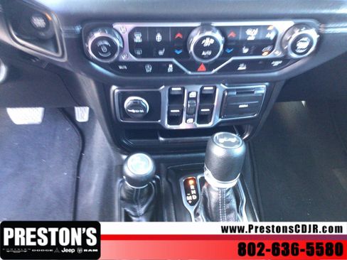 Used 2025 Jeep Wrangler Unlimited Sahara AWD/4WD image 25