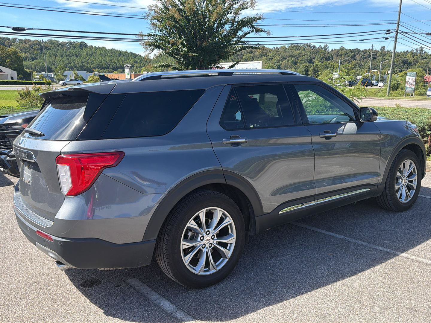Used 2021 Ford Explorer Limited w/ Equipment Group 301A RWD image 3