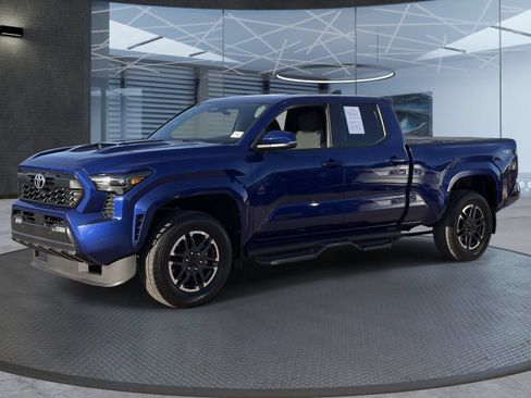 Used 2024 Toyota Tacoma TRD Sport w/ TRD Sport Upgrade Package RWD image 2