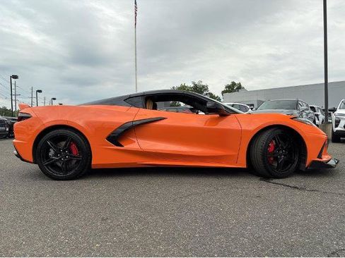 Used 2022 Chevrolet Corvette Stingray Preferred Cpe w/ Z51 Performance Package RWD image 5