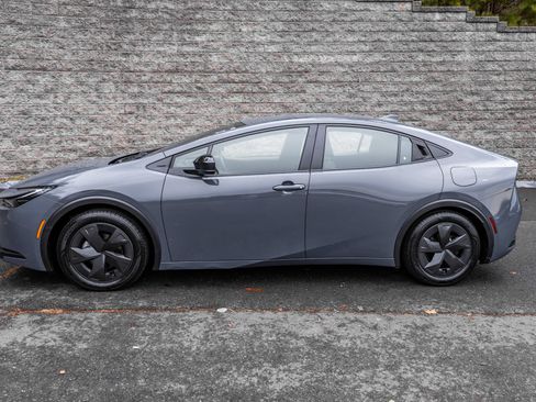 Used 2025 Toyota Prius LE image 10