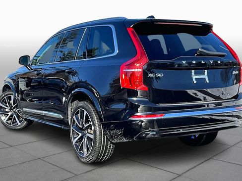Certified 2024 Volvo XC90 B6 Ultimate w/ Protection Package Premier image 11